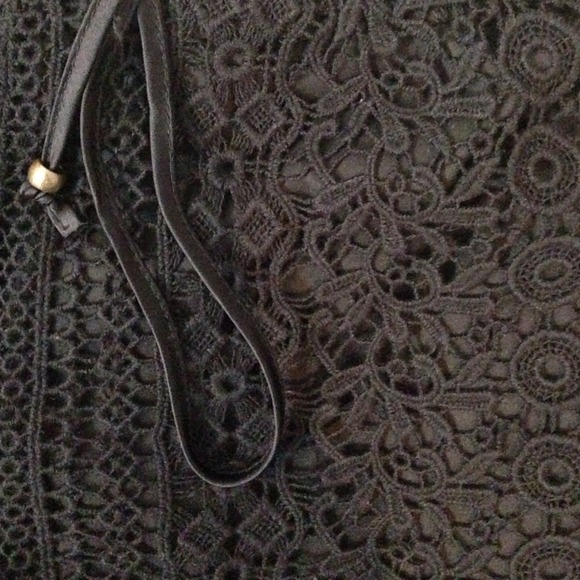 ✨SOLD✨ XXI Forever 21 Black Crochet Shorts - Picture 2 of 4