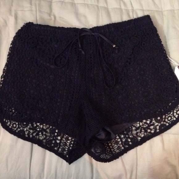 ✨SOLD✨ XXI Forever 21 Black Crochet Shorts - Picture 4 of 4