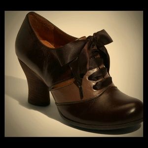 Naya's trendy and earth - friendly Jasper pump