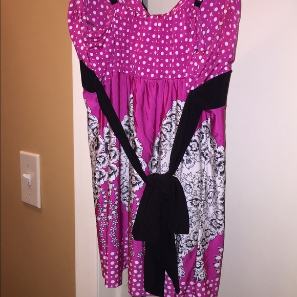 Pretty pink and black top - Picture 3 of 4