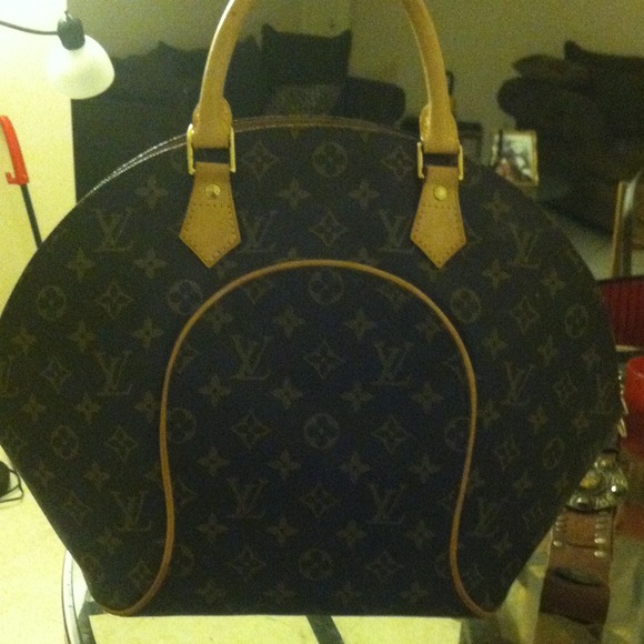 Gorgeous purse monogram