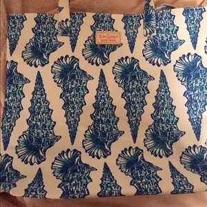 Estée Lauder X Lilly Pulitzer tote and change bag