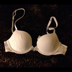 Gilly Hicks White Bra