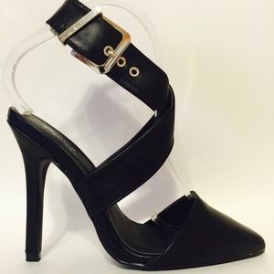 SEXY BLACK POINTY STILETTOS