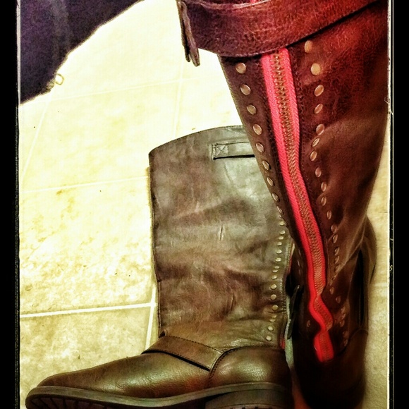 New tall brown leather boots with gold zipper - Picture 1 of 3
