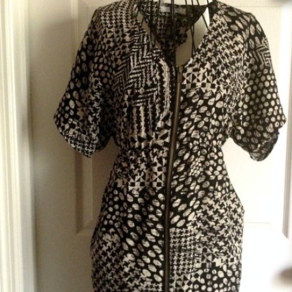 Tramp Dresses & Skirts - Tramp Short Sleeve Dress