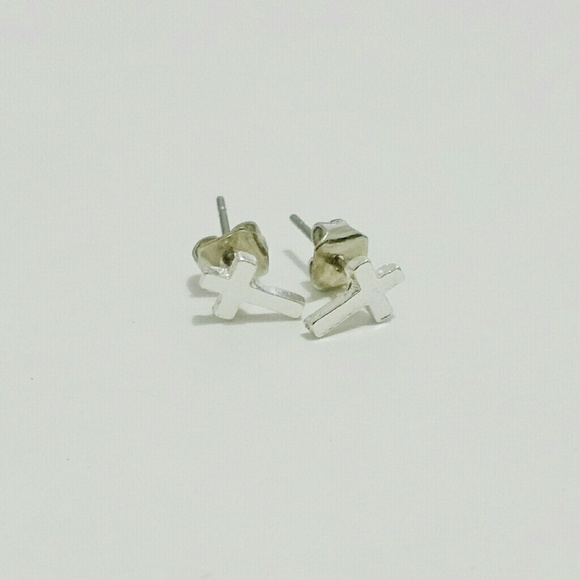 SMALL SILVER CROSS STUD EARRINGS