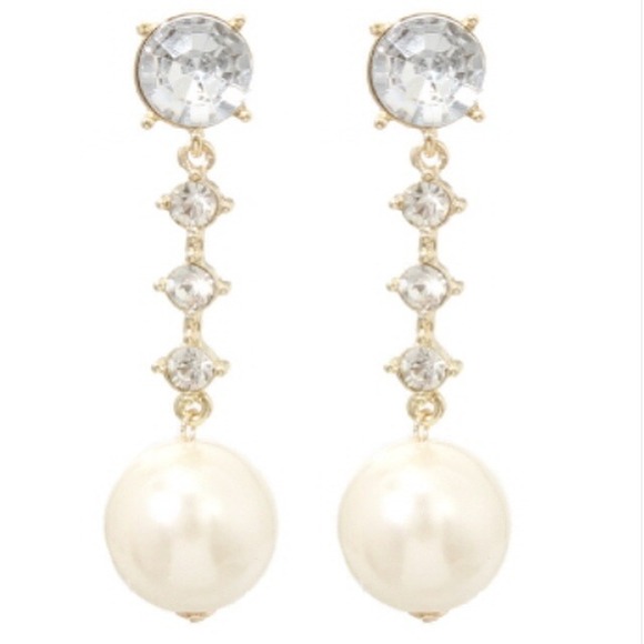 👠💄Sassy Gold Pearl Earrings 💄👠
