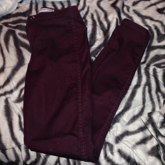 Burgundy high waisted stretchy pants!