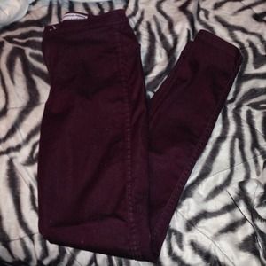 Burgundy high waisted stretchy pants!