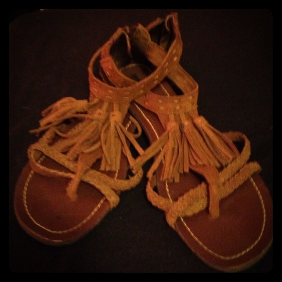 Minnetonka fringe sandals