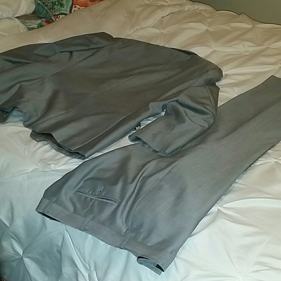 Calvin Klein men's suit - Picture 3 of 4