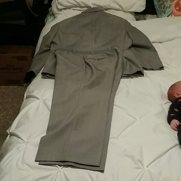 Calvin Klein men's suit - Picture 4 of 4