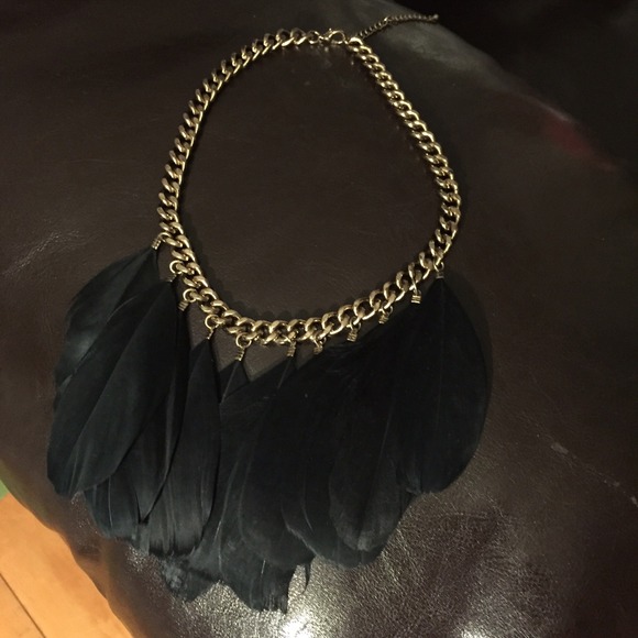 H&M necklace. - Picture 2 of 2