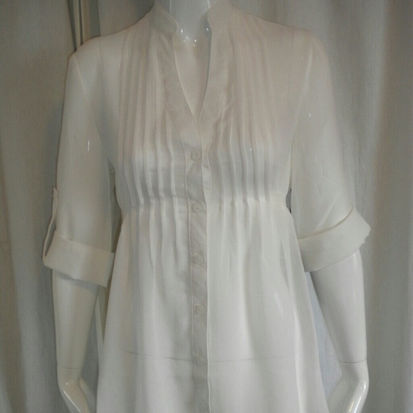 SOLD - Beautiful White Top!