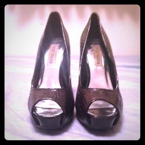 Steve Madden black pumps