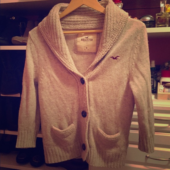 Hollister comfy and warm sweater! Barely worn!