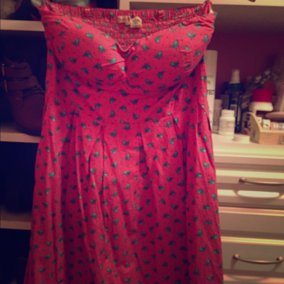 Fun yet classy strapless dress! NWOT!