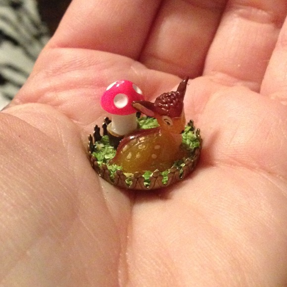 Tiny deer in a globe necklace - Picture 2 of 3