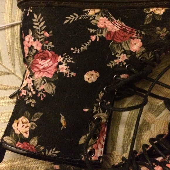 Shoes - Floral boots Shoes - Floral boots