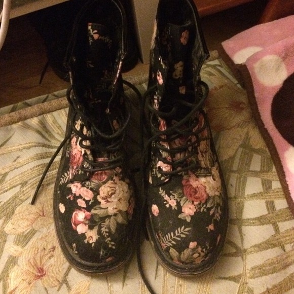 Shoes - Floral boots Shoes - Floral boots