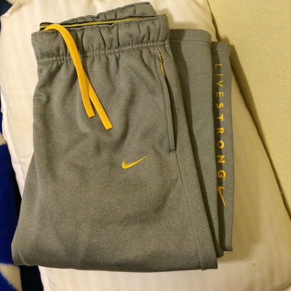 Nike Pants - Nike therma fit sweatpants