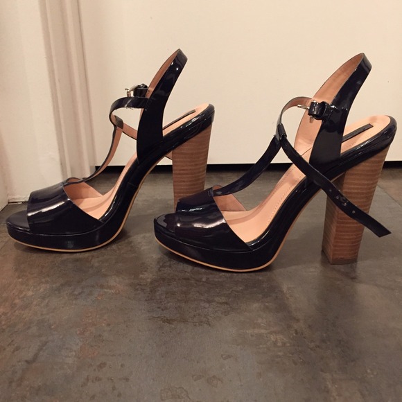 BUNDLED Zara patent t-strap sandal in Navy - Picture 2 of 4