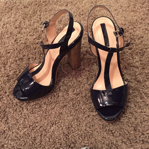 BUNDLED Zara patent t-strap sandal in Navy - Picture 3 of 4