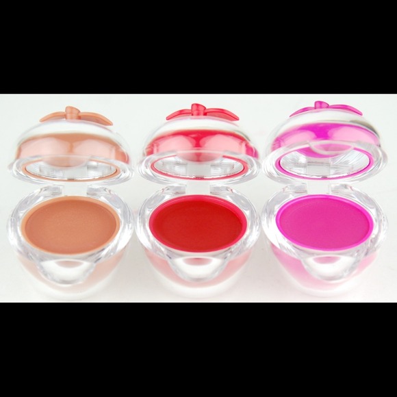 👄Hello Kitty An Apple A Day Trio Lip Balm Set👄 - Picture 4 of 4