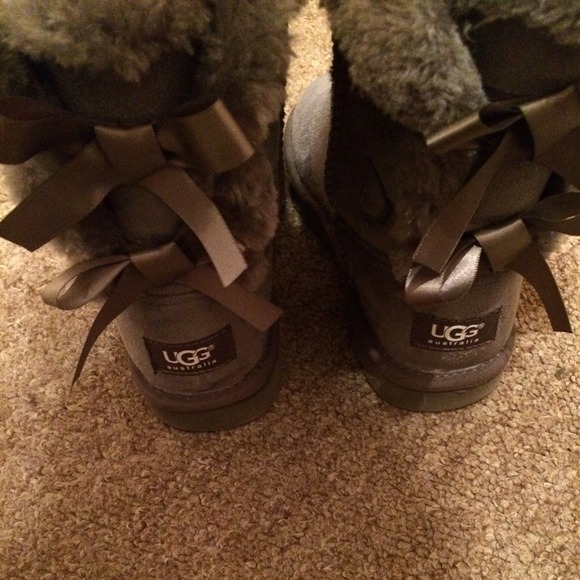🔴🔴MUST GO GREY BOW UGGS 🔴🔴