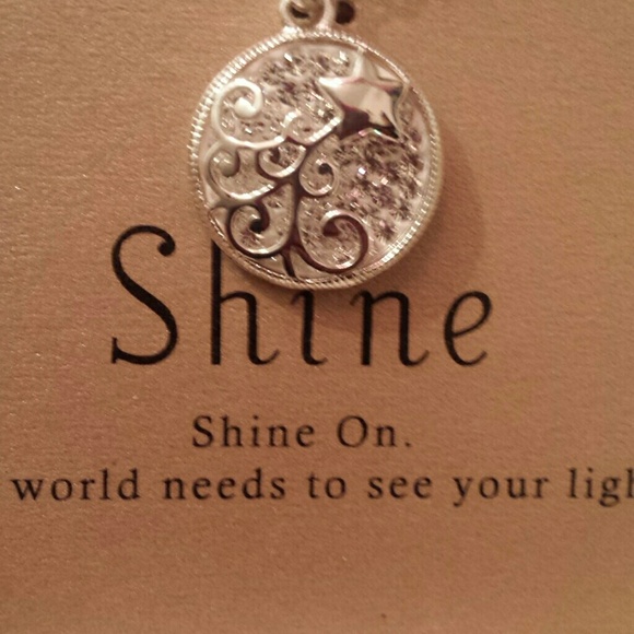 NWT! Beautiful Must have Shooting star necklace !! - Picture 2 of 2