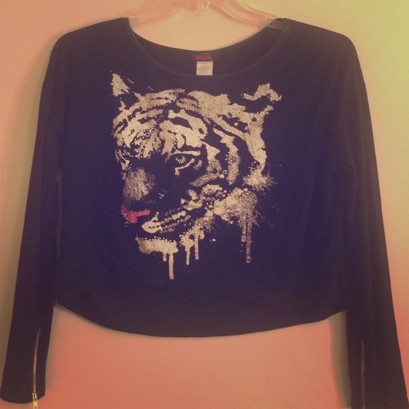 Black Crop shirt