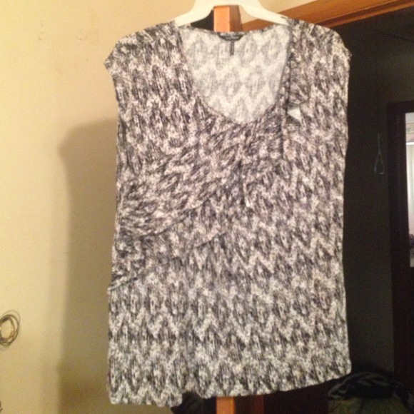 Xl Daisy Fuentes cap sleeve top. - Picture 2 of 4