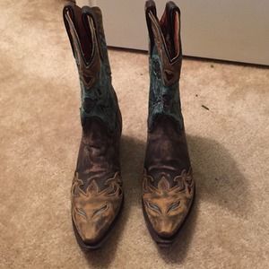 Beautiful Dan Post Cowgirl boots!