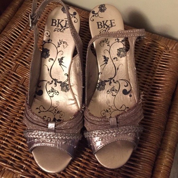 Sz 7.5 BKE Sole Groovy Bronze sling back wedges - Picture 3 of 4