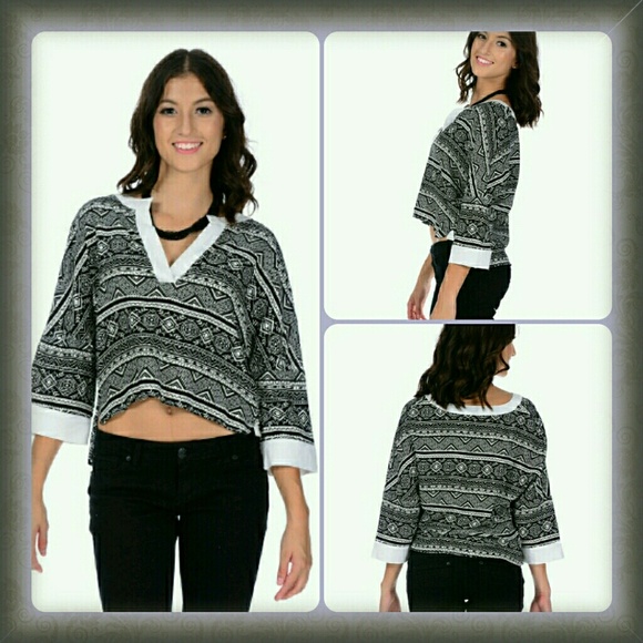 B&W tribal print w/crisp white trim top SzM NWT