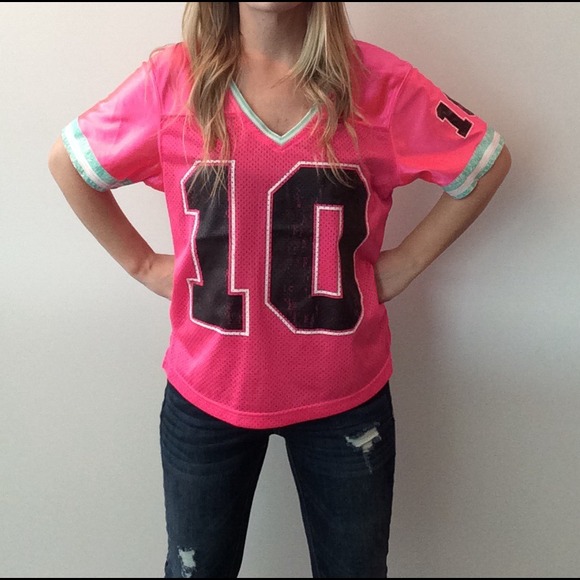 Derek Heart Tops - 🚶🏻Perfect 10 hot pink sports jersey top