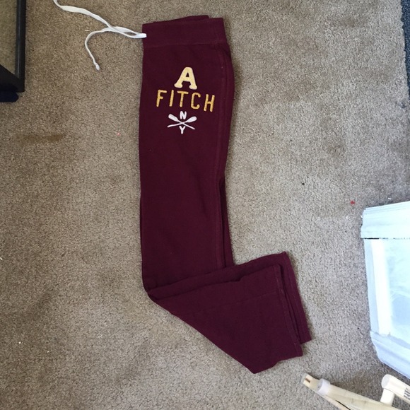 🔴SOLD🔴Abercrombie &Fitch maroon skinny pants - Picture 3 of 3