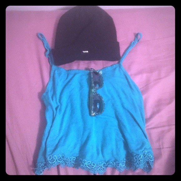 La hearts crop top, matching sunglasses, beanie