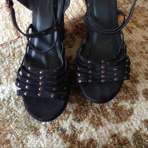 Black wedges