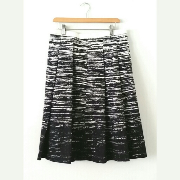 Calvin Klein Graphic Print Pleated Skirt Size 10