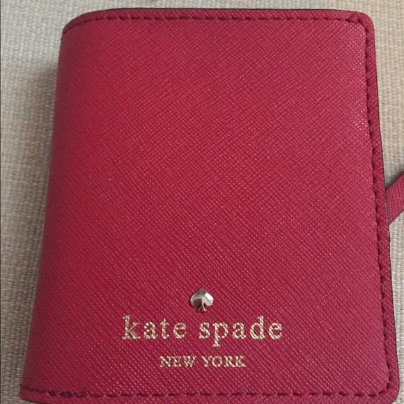 kate spade small Cedar Street wallet. Red. NWT!