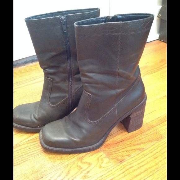 Brown sketcher boots size 10