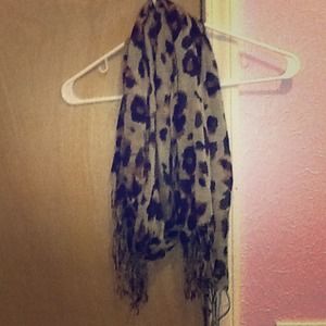 Cute cheetah scarf💕