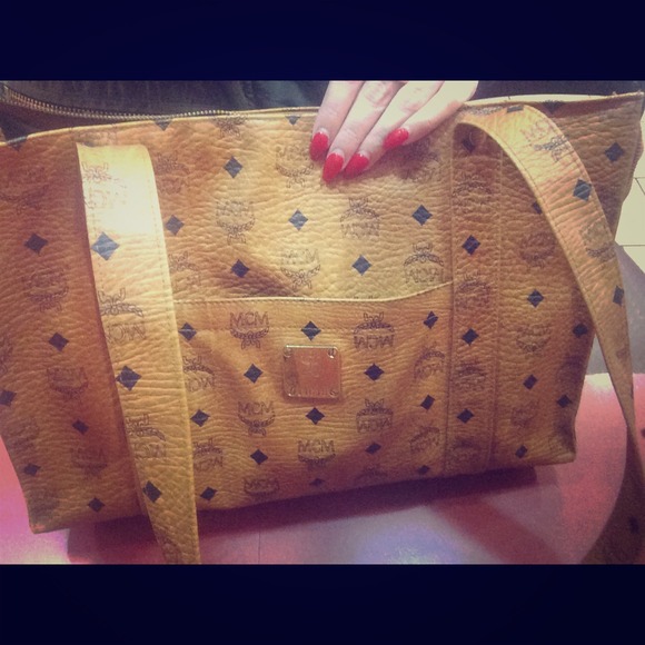 VINTAGE ✔️AUTHENTIC ✔️MCM 💯 MESSENGER BAG - Picture 1 of 3