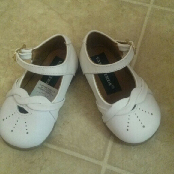 Baby shoes - Picture 1 of 4