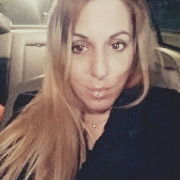 Meet your seller!! Hello Poshmark - Picture 2 of 2