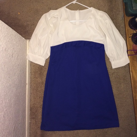 White and blue royal dress - Picture 2 of 2