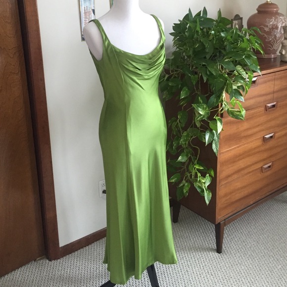Carmen Marc Valvo Dresses & Skirts - 💐Carmen Marc Valvo Cocktail Dress