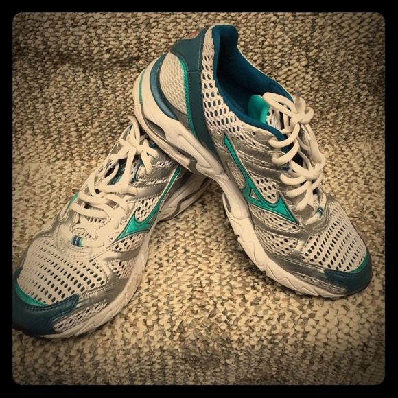 Mizuno sneakers